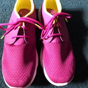 Sperry magenta tennis shoe